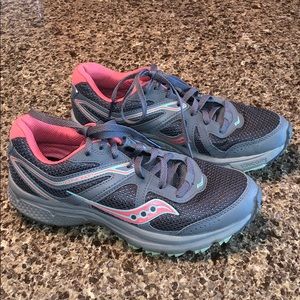 Saucony tennis shoes women’s size 6.5 like new